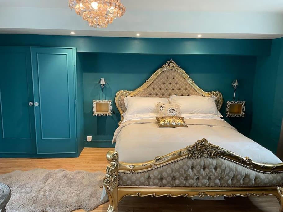 The Big Cosy Boudoir Bed + Hot Tub Apartment Harvington Ngoại thất bức ảnh