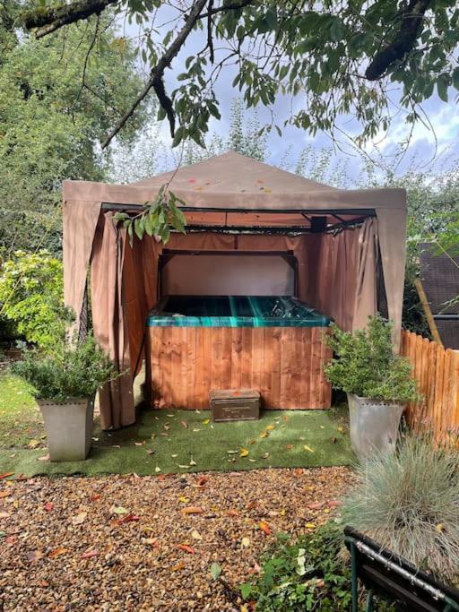 The Big Cosy Boudoir Bed + Hot Tub Apartment Harvington Ngoại thất bức ảnh