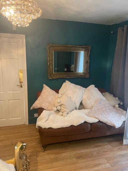 The Big Cosy Boudoir Bed + Hot Tub Apartment Harvington Ngoại thất bức ảnh